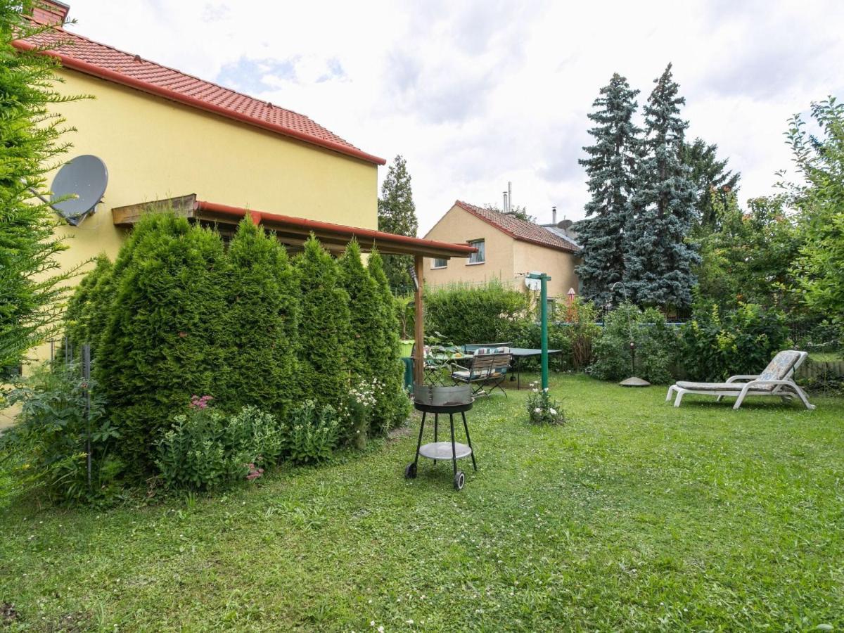 Lively Holiday Home In Wien With Private Garden Extérieur photo