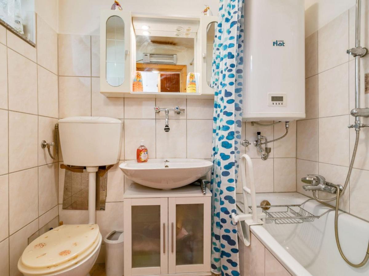 Lively Holiday Home In Wien With Private Garden Extérieur photo